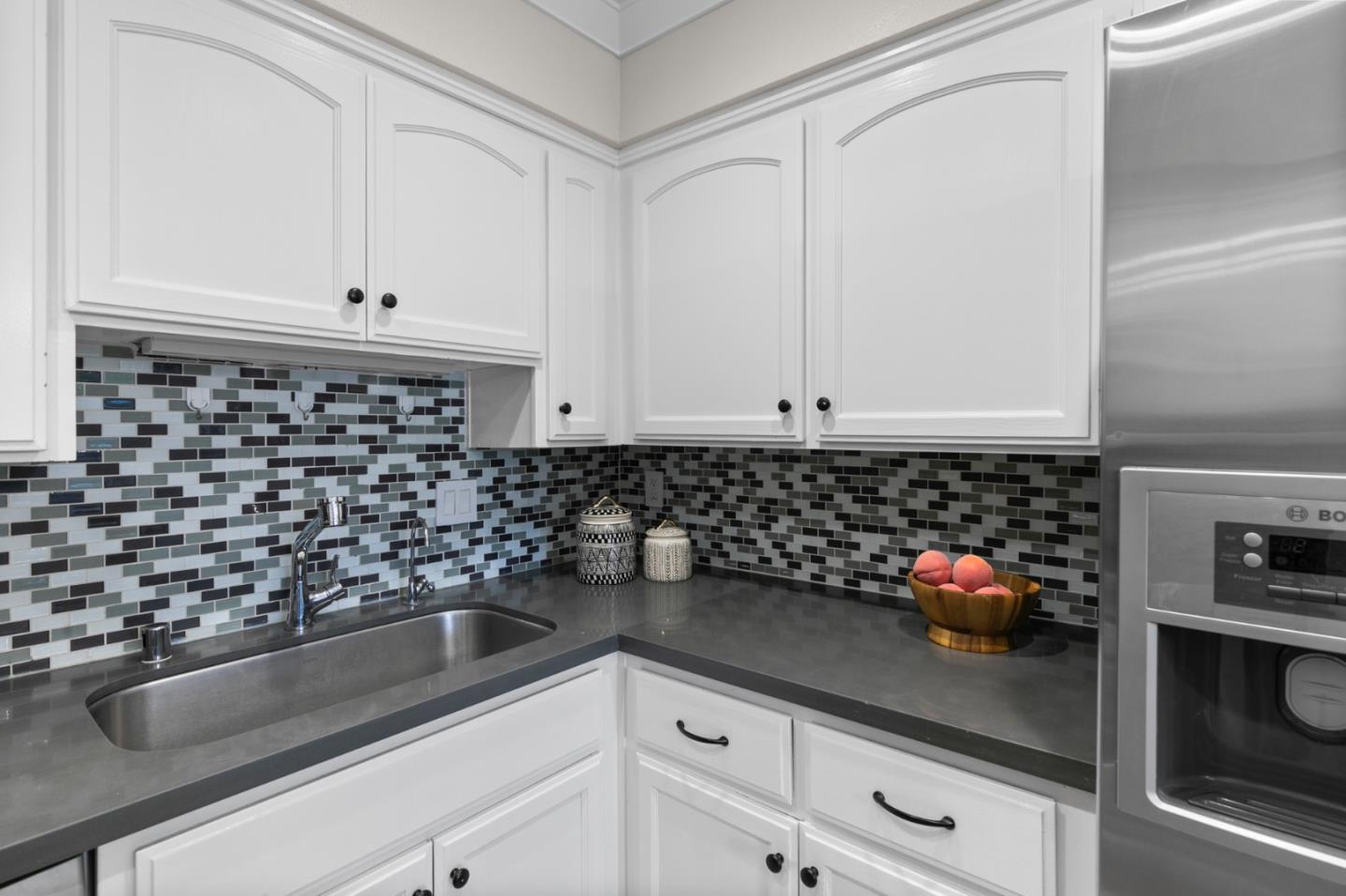 Detail Gallery Image 9 of 30 For 447 Lotus Ln, Mountain View,  CA 94043 - 3 Beds | 2 Baths