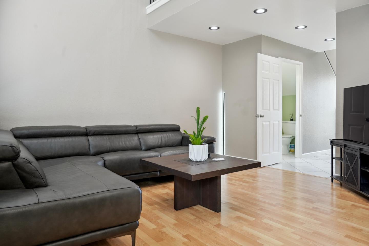 Detail Gallery Image 6 of 30 For 169 Terry Loop, Watsonville,  CA 95076 - 2 Beds | 2/1 Baths