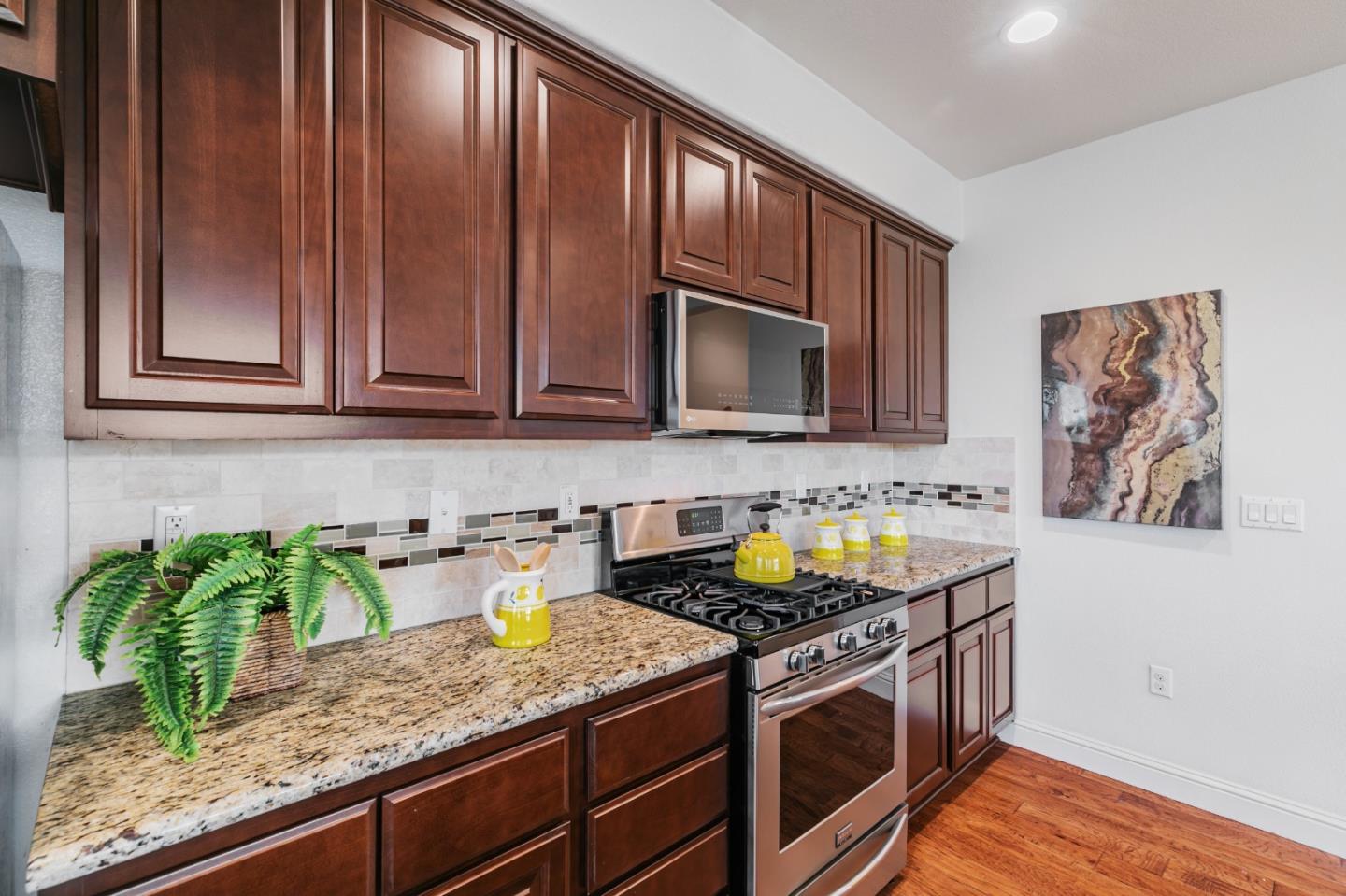 Detail Gallery Image 12 of 32 For 4567 Huntington Ln, San Jose,  CA 95136 - 2 Beds | 2/1 Baths