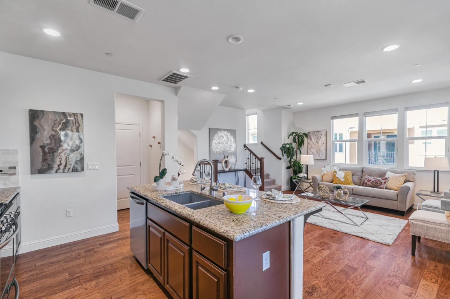 Detail Gallery Image 13 of 32 For 4567 Huntington Ln, San Jose,  CA 95136 - 2 Beds | 2/1 Baths