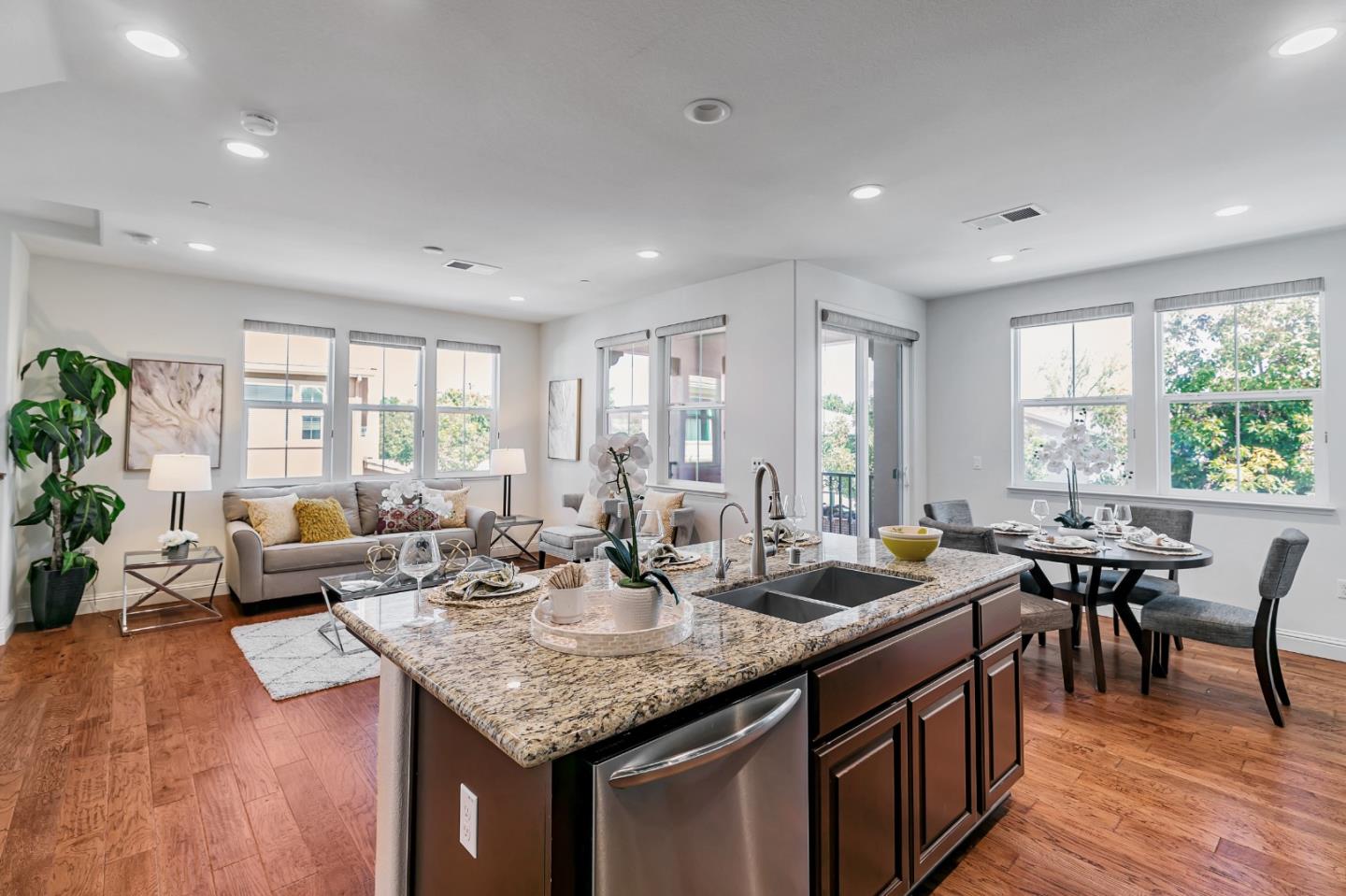 Detail Gallery Image 14 of 32 For 4567 Huntington Ln, San Jose,  CA 95136 - 2 Beds | 2/1 Baths
