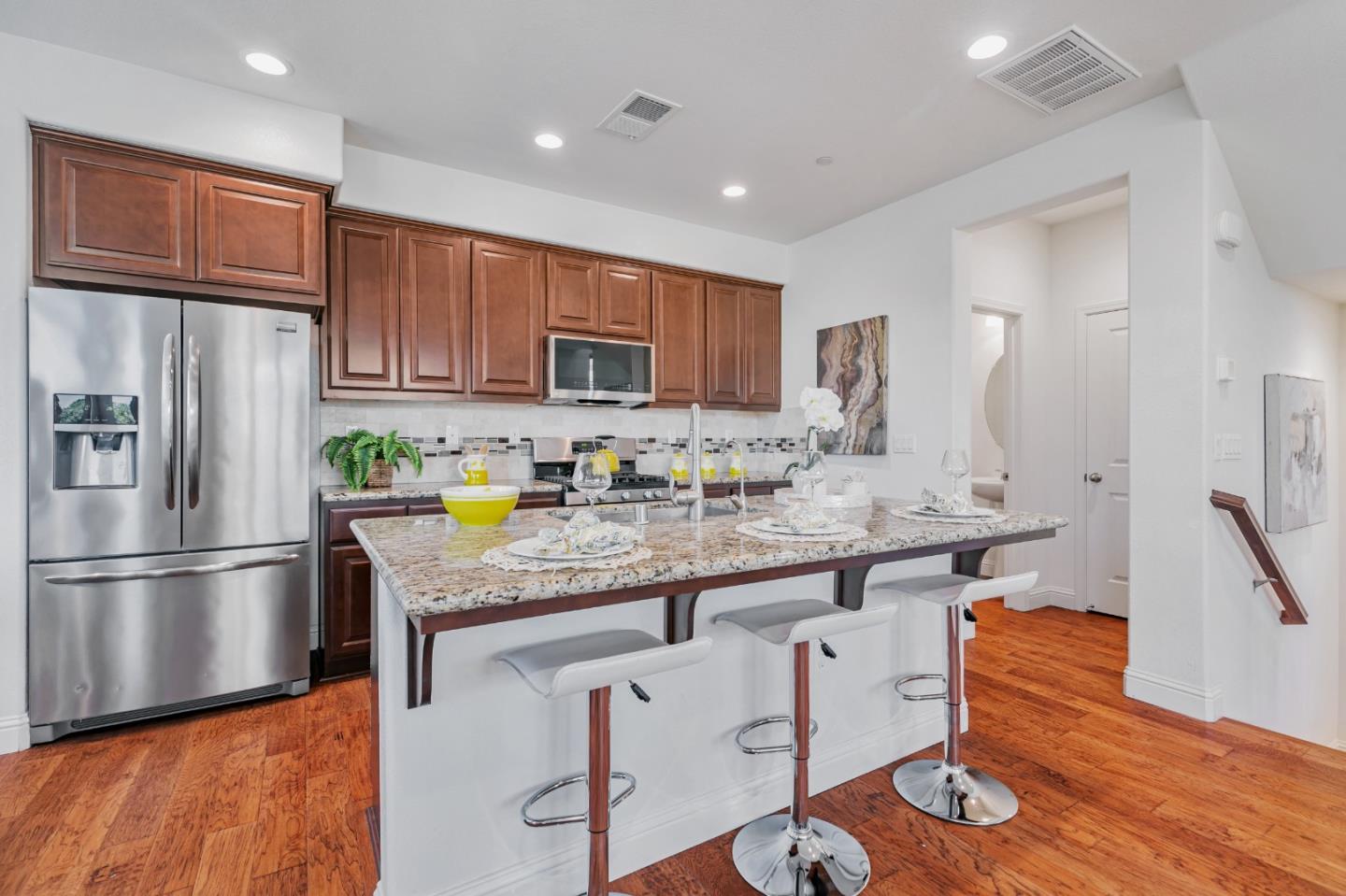 Detail Gallery Image 9 of 32 For 4567 Huntington Ln, San Jose,  CA 95136 - 2 Beds | 2/1 Baths