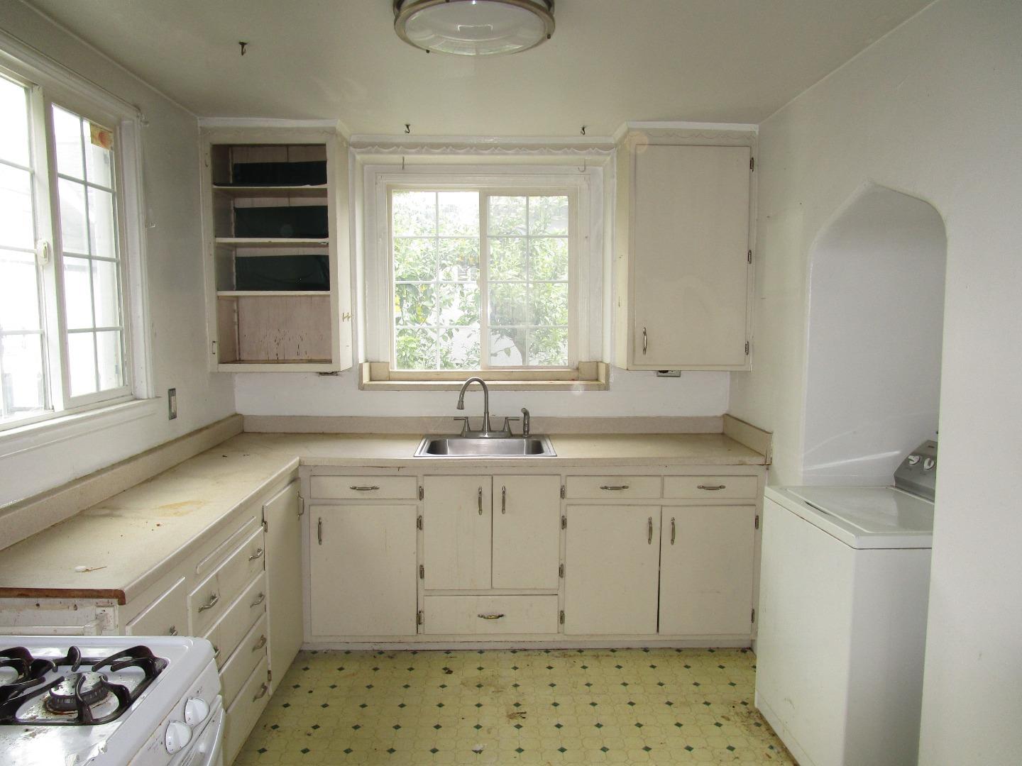 Detail Gallery Image 3 of 13 For 2625 High St, Oakland,  CA 94619 - 2 Beds | 2 Baths