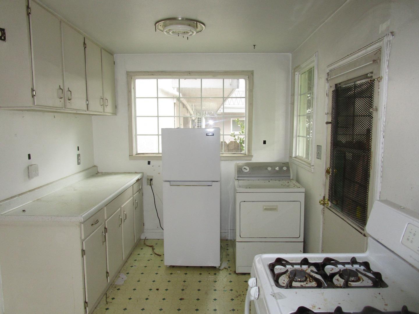 Detail Gallery Image 4 of 13 For 2625 High St, Oakland,  CA 94619 - 2 Beds | 2 Baths