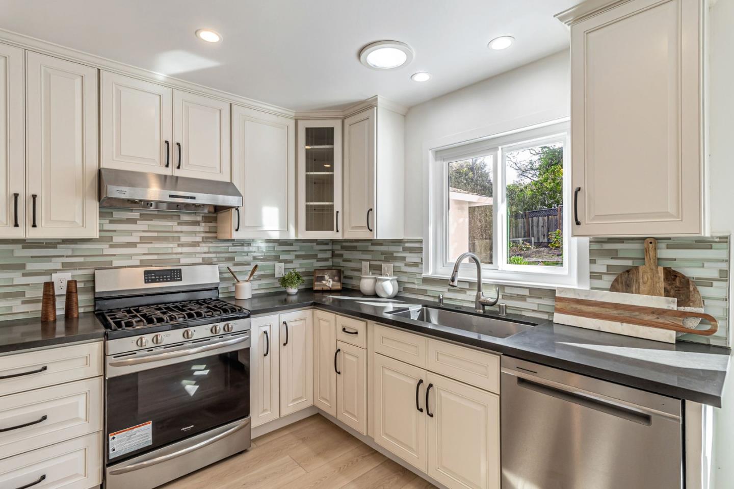 Detail Gallery Image 15 of 54 For 3593 Fernwood St, San Mateo,  CA 94403 - 3 Beds | 2 Baths