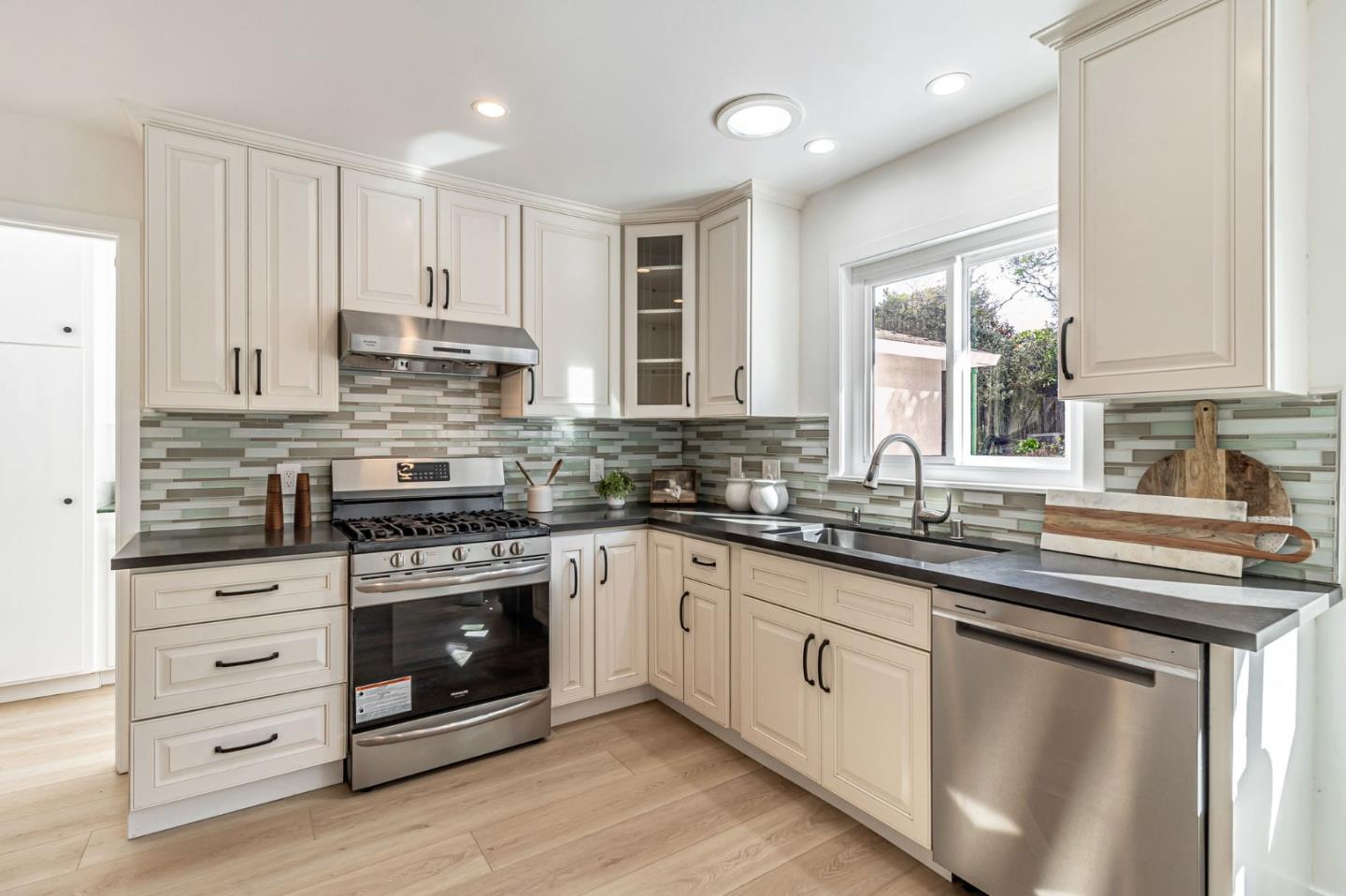 Detail Gallery Image 16 of 54 For 3593 Fernwood St, San Mateo,  CA 94403 - 3 Beds | 2 Baths