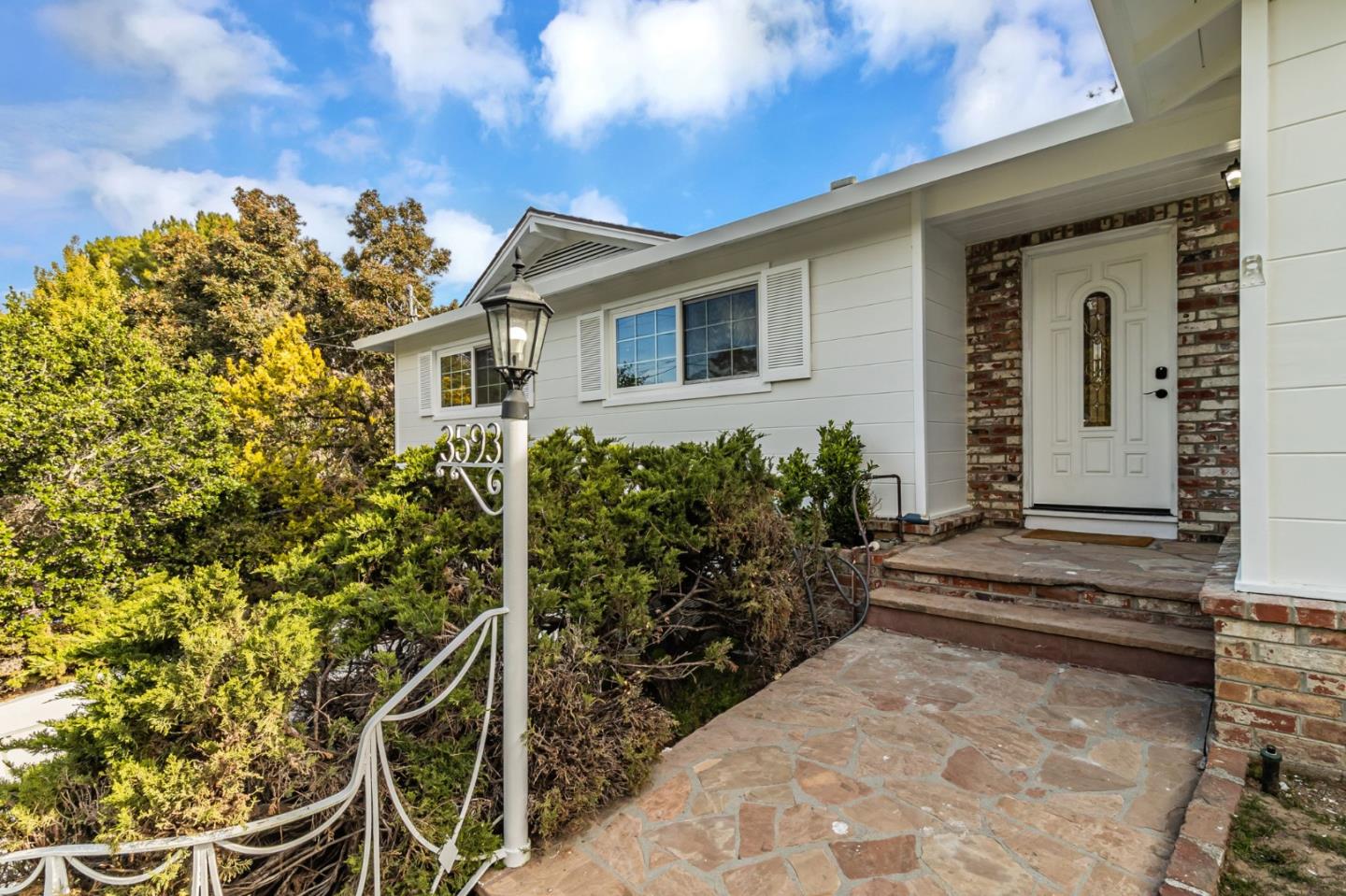 Detail Gallery Image 2 of 54 For 3593 Fernwood St, San Mateo,  CA 94403 - 3 Beds | 2 Baths