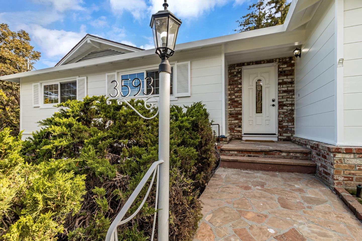 Detail Gallery Image 4 of 54 For 3593 Fernwood St, San Mateo,  CA 94403 - 3 Beds | 2 Baths