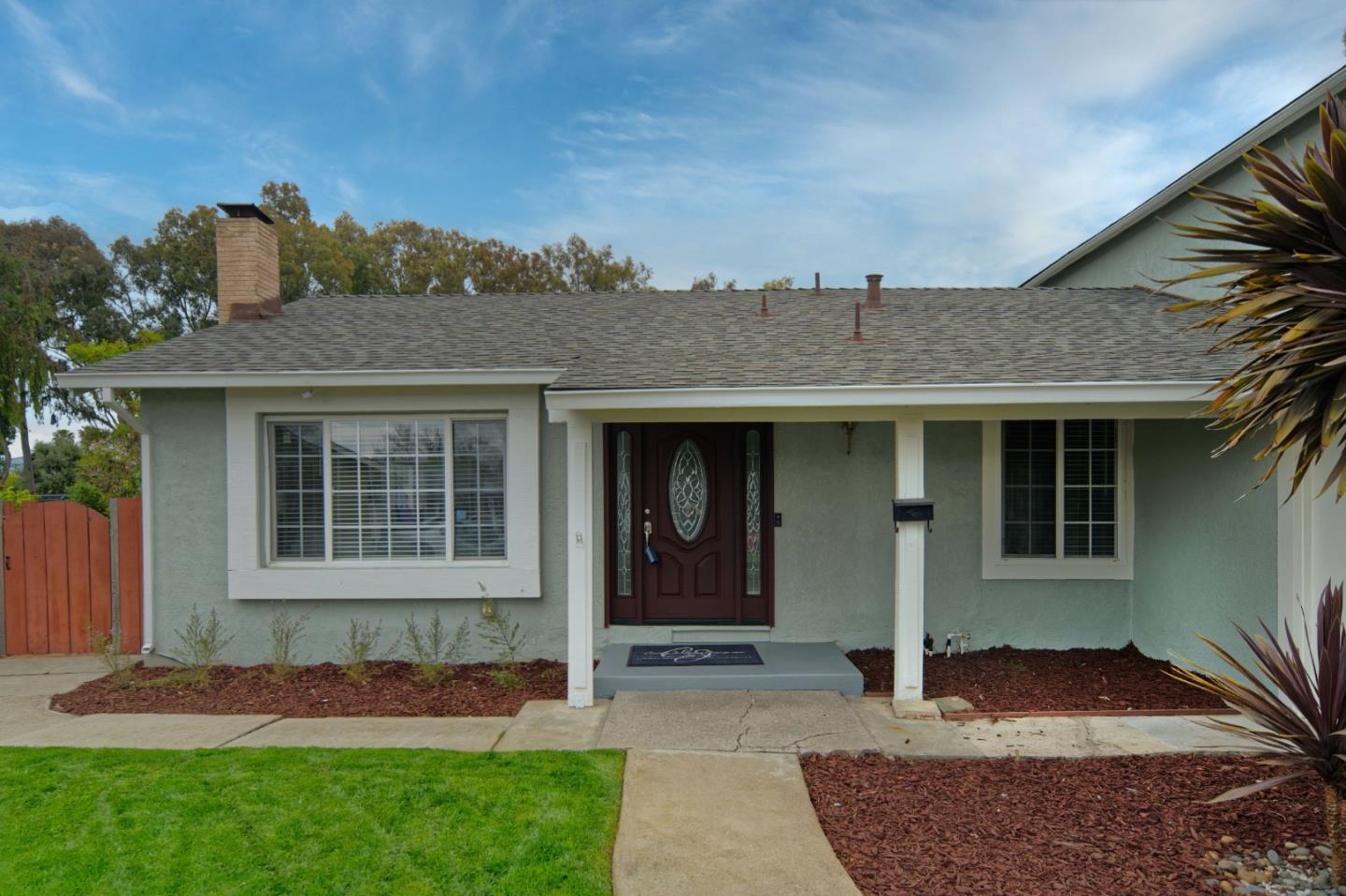 Detail Gallery Image 3 of 39 For 523 Bluefield Ct, San Jose,  CA 95136 - 6 Beds | 2 Baths