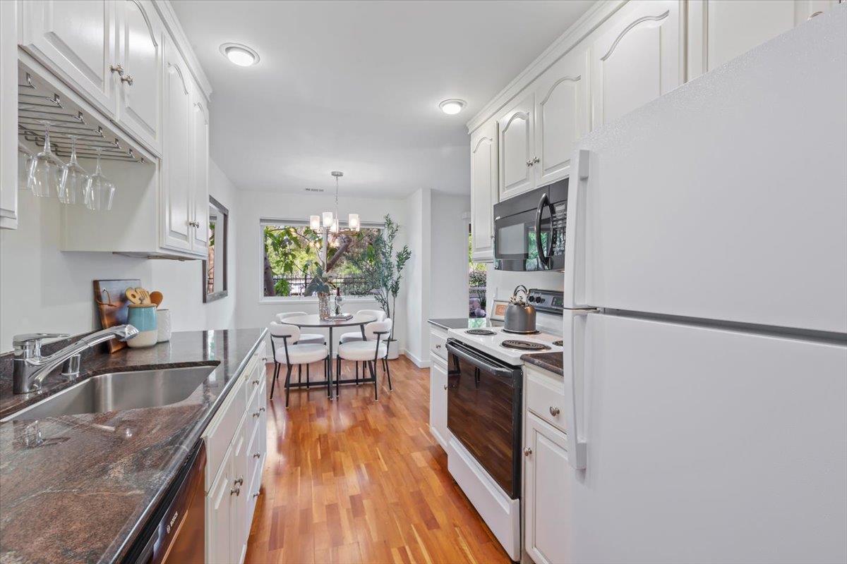 Detail Gallery Image 6 of 31 For 255 S Rengstorff Ave #99,  Mountain View,  CA 94040 - 2 Beds | 2 Baths