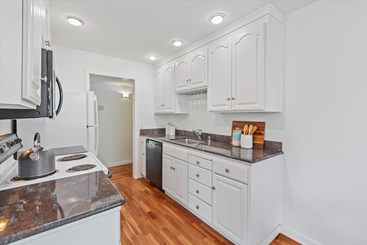 Detail Gallery Image 8 of 31 For 255 S Rengstorff Ave #99,  Mountain View,  CA 94040 - 2 Beds | 2 Baths