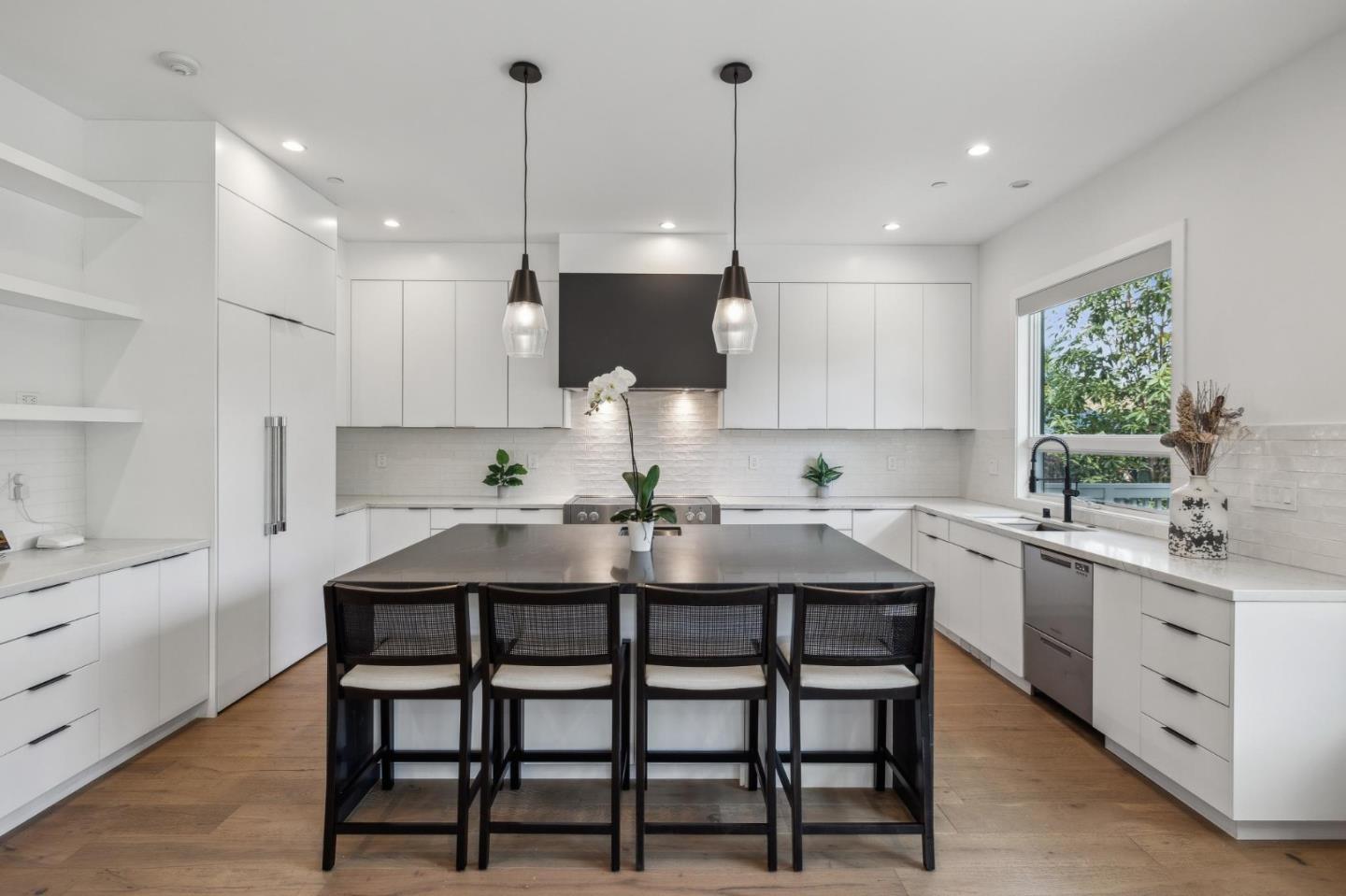 Detail Gallery Image 11 of 25 For 950 Lucky Ave, Menlo Park,  CA 94025 - 5 Beds | 4/1 Baths