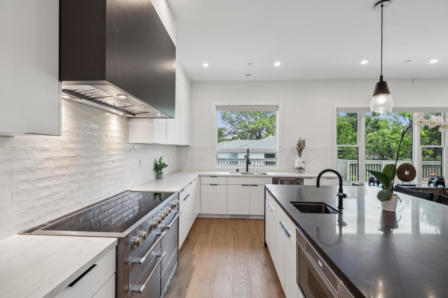 Detail Gallery Image 12 of 25 For 950 Lucky Ave, Menlo Park,  CA 94025 - 5 Beds | 4/1 Baths