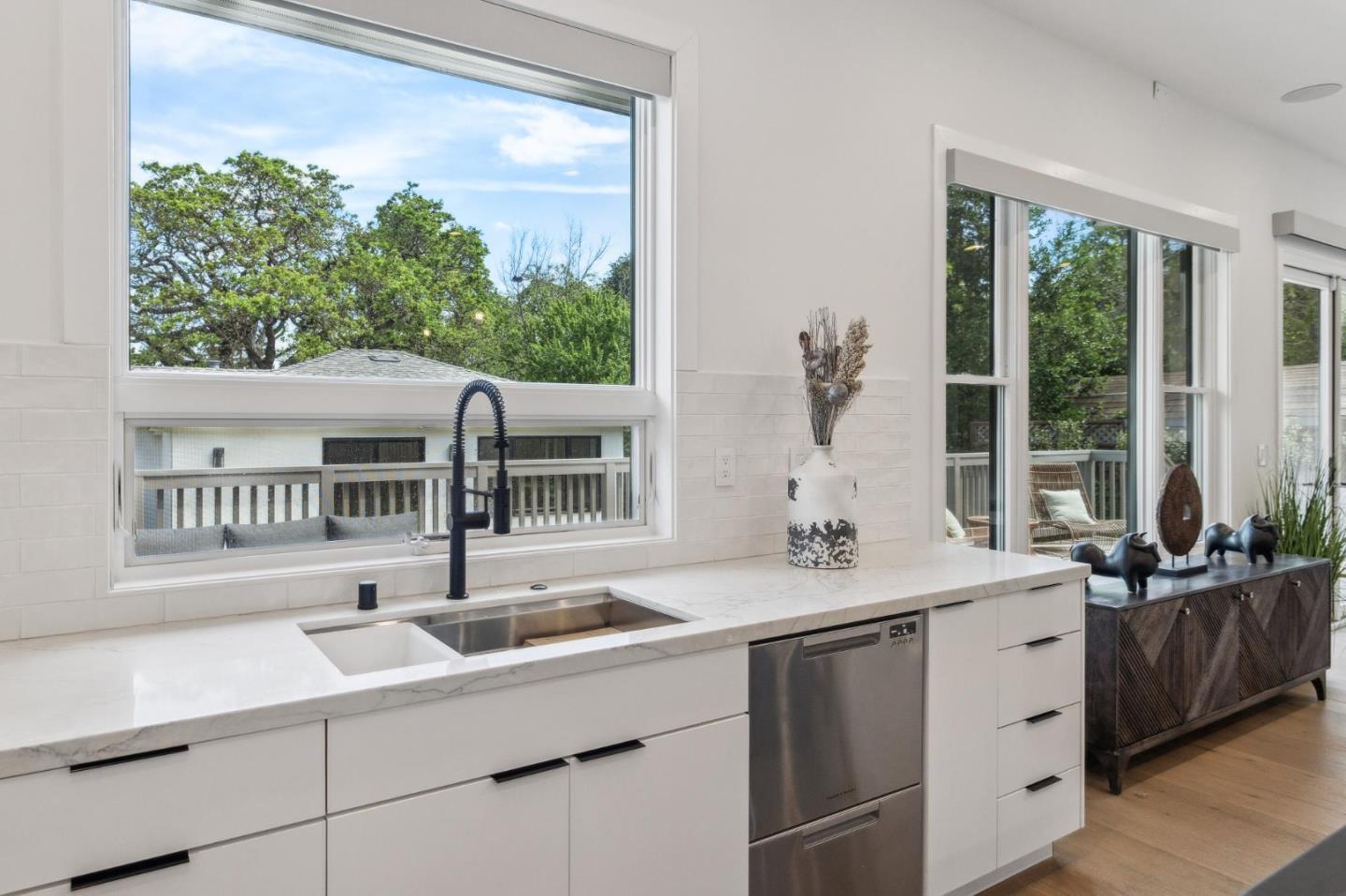 Detail Gallery Image 13 of 25 For 950 Lucky Ave, Menlo Park,  CA 94025 - 5 Beds | 4/1 Baths