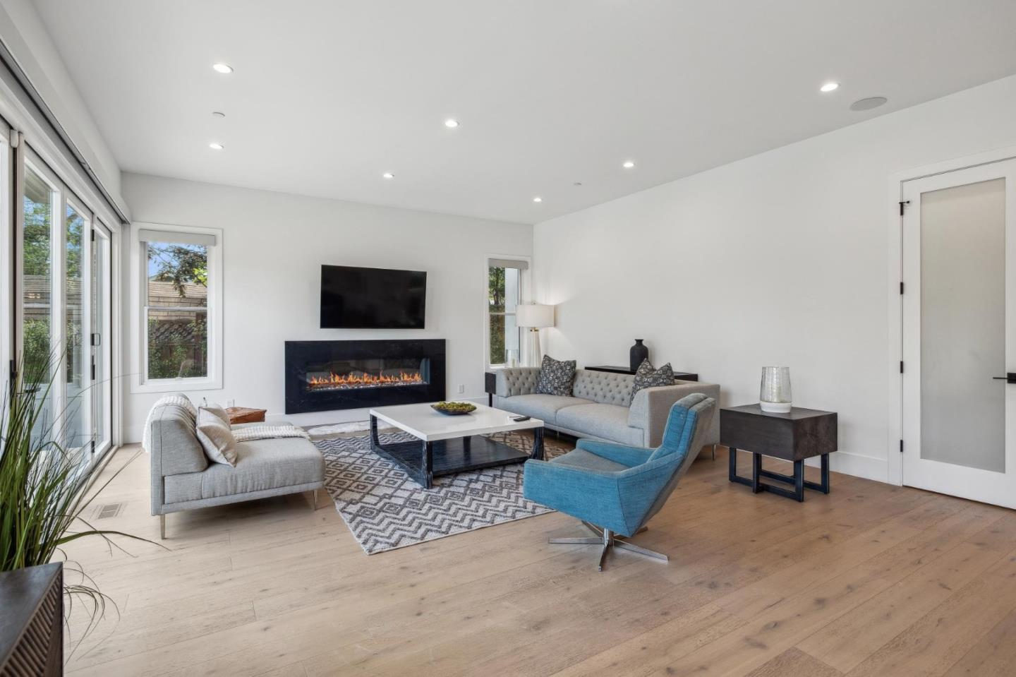 Detail Gallery Image 17 of 25 For 950 Lucky Ave, Menlo Park,  CA 94025 - 5 Beds | 4/1 Baths