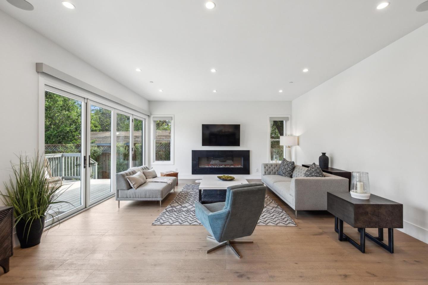 Detail Gallery Image 18 of 25 For 950 Lucky Ave, Menlo Park,  CA 94025 - 5 Beds | 4/1 Baths