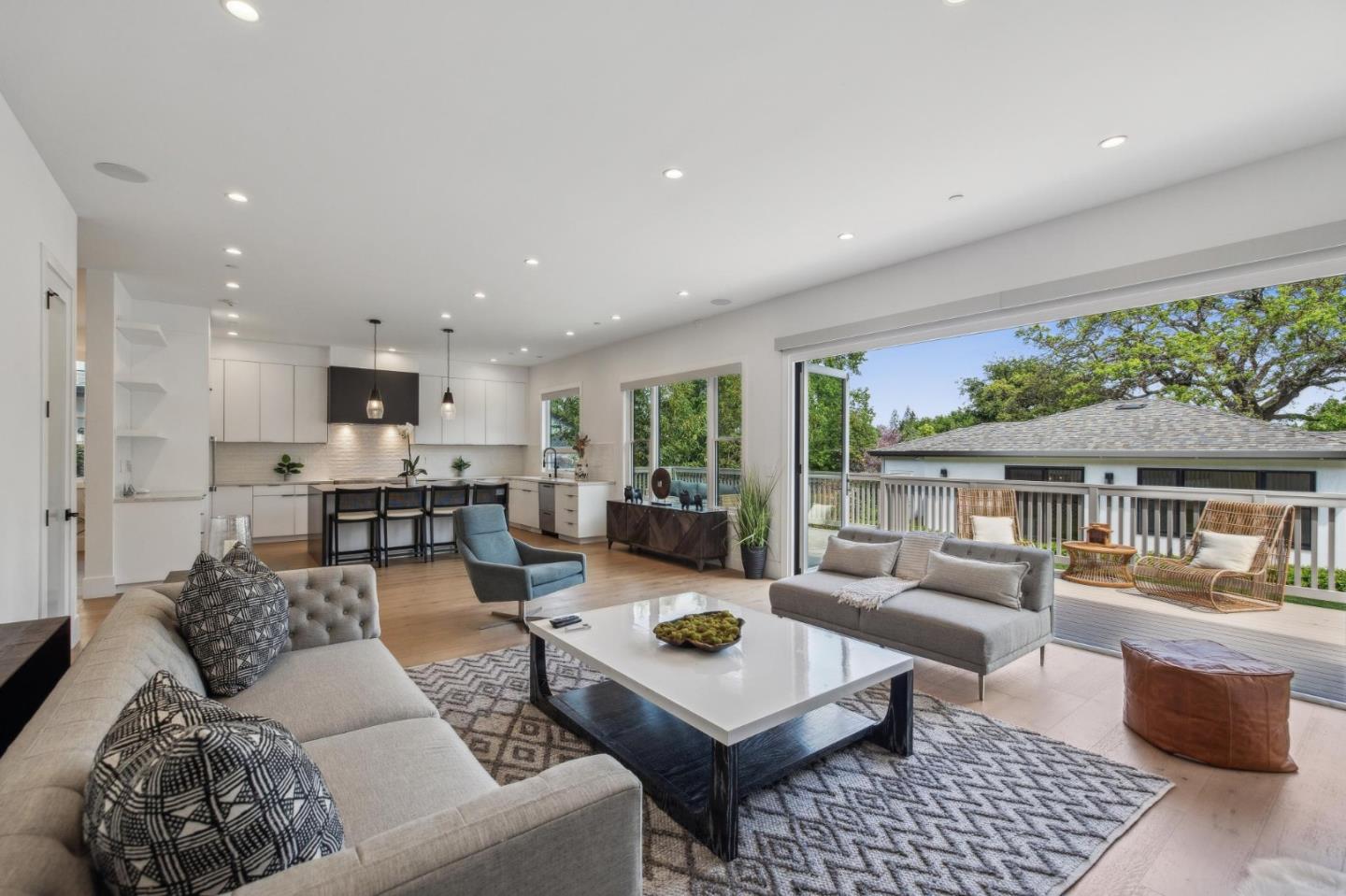 Detail Gallery Image 21 of 25 For 950 Lucky Ave, Menlo Park,  CA 94025 - 5 Beds | 4/1 Baths
