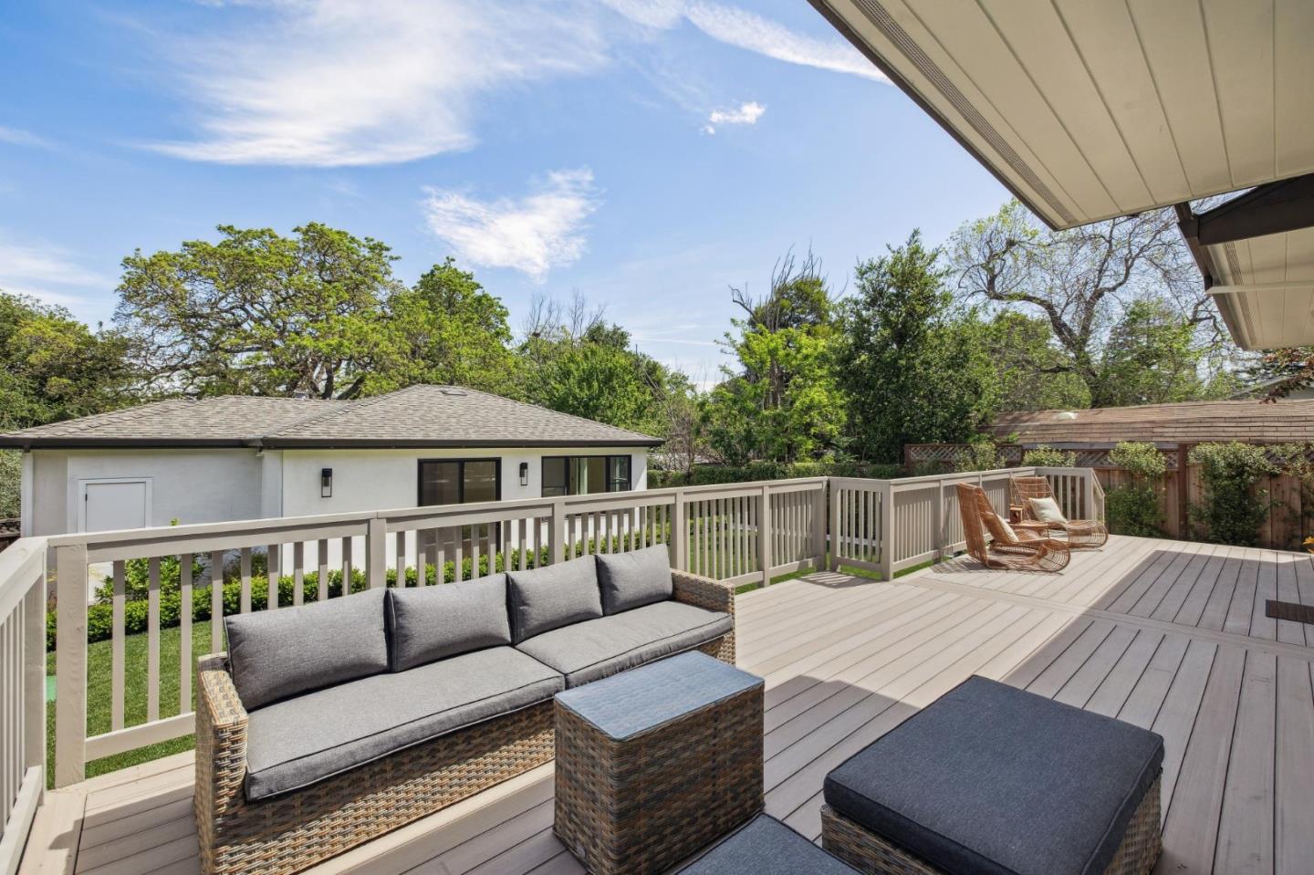 Detail Gallery Image 23 of 25 For 950 Lucky Ave, Menlo Park,  CA 94025 - 5 Beds | 4/1 Baths