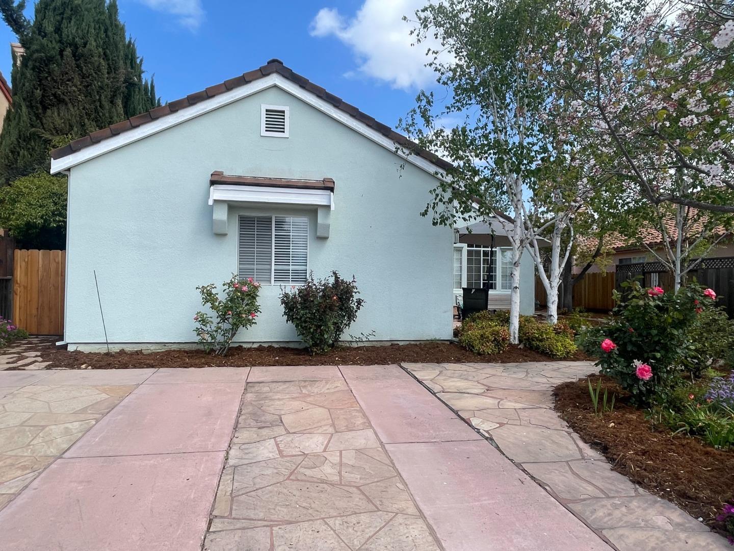 Detail Gallery Image 2 of 31 For 530 Chardonnay Way, Hollister,  CA 95023 - 3 Beds | 2 Baths