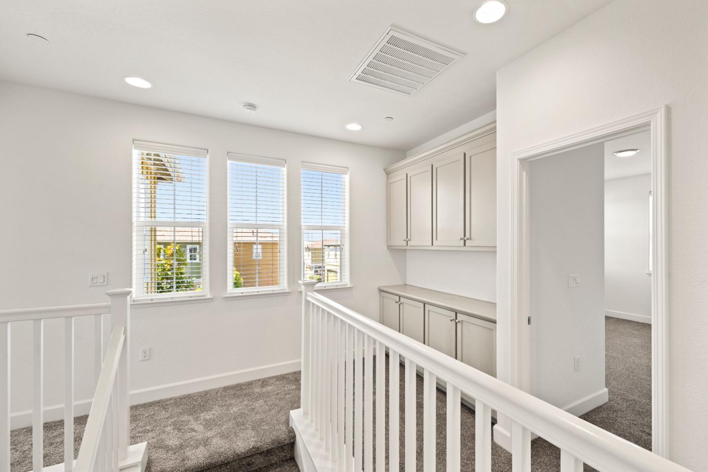 Detail Gallery Image 16 of 41 For 2602 Bluewater Ct, Marina,  CA 93933 - 3 Beds | 2/1 Baths