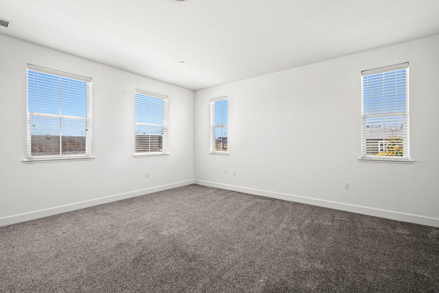 Detail Gallery Image 17 of 41 For 2602 Bluewater Ct, Marina,  CA 93933 - 3 Beds | 2/1 Baths