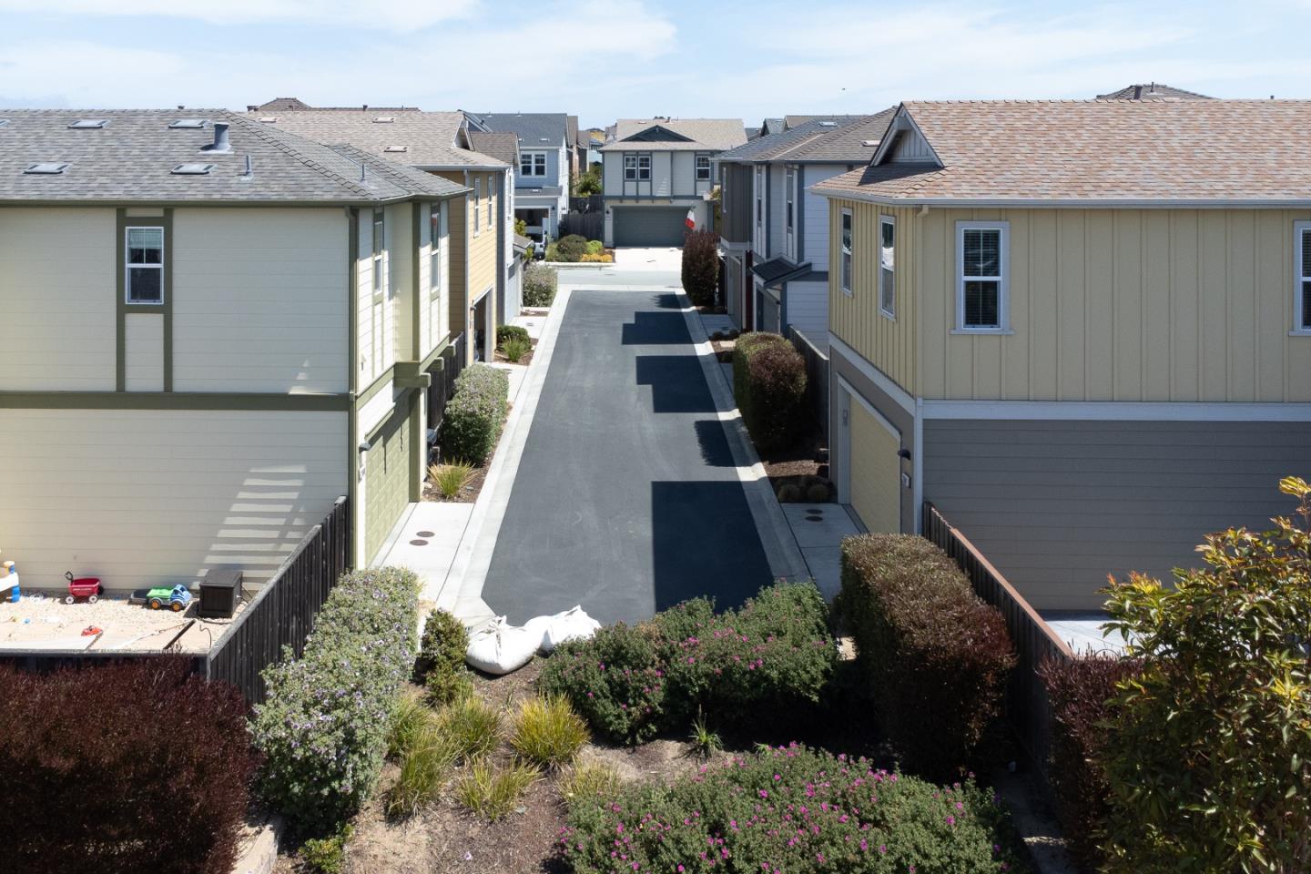 Detail Gallery Image 35 of 41 For 2602 Bluewater Ct, Marina,  CA 93933 - 3 Beds | 2/1 Baths