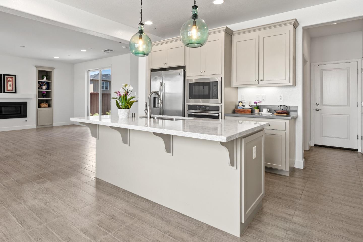 Detail Gallery Image 4 of 41 For 2602 Bluewater Ct, Marina,  CA 93933 - 3 Beds | 2/1 Baths