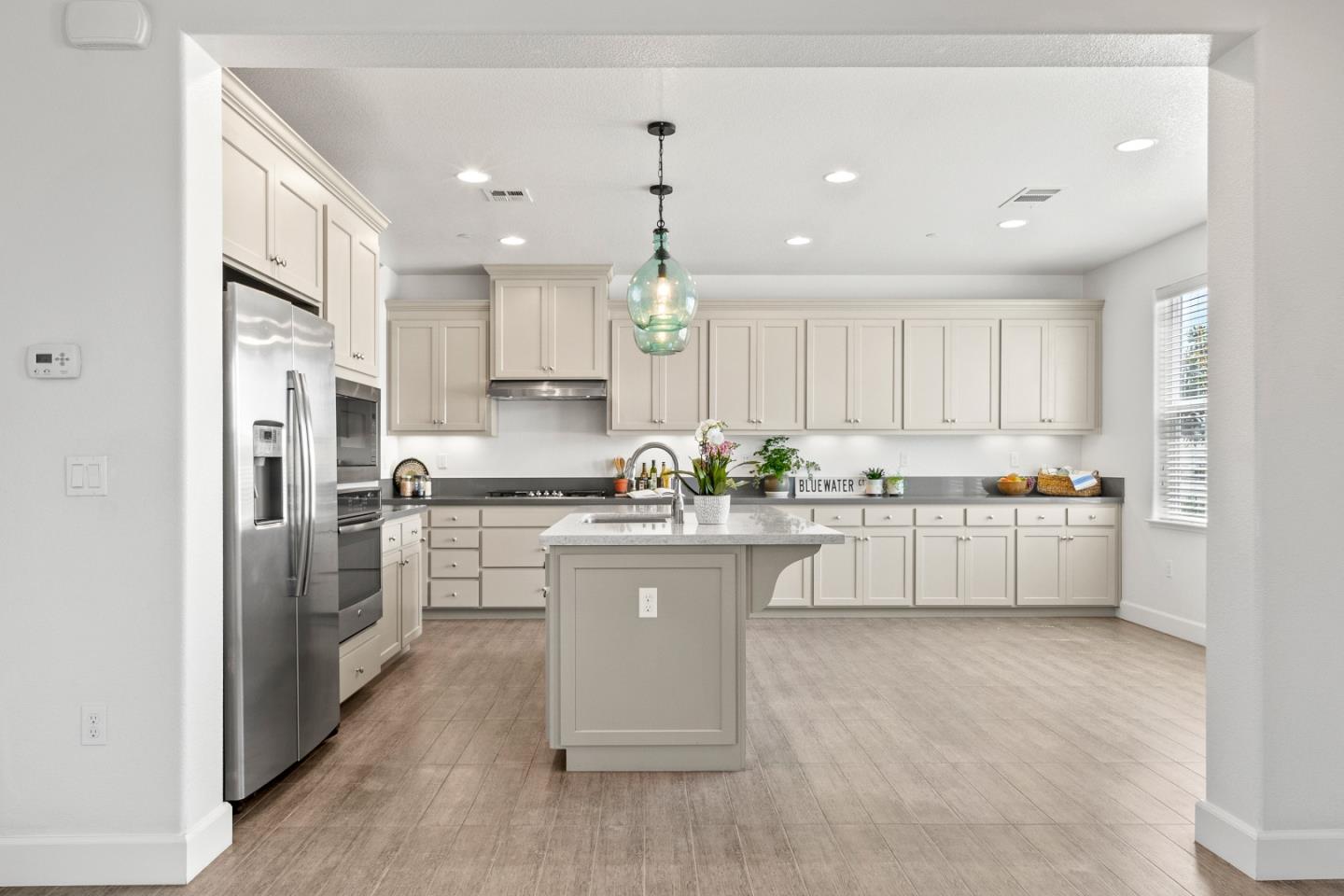 Detail Gallery Image 6 of 41 For 2602 Bluewater Ct, Marina,  CA 93933 - 3 Beds | 2/1 Baths