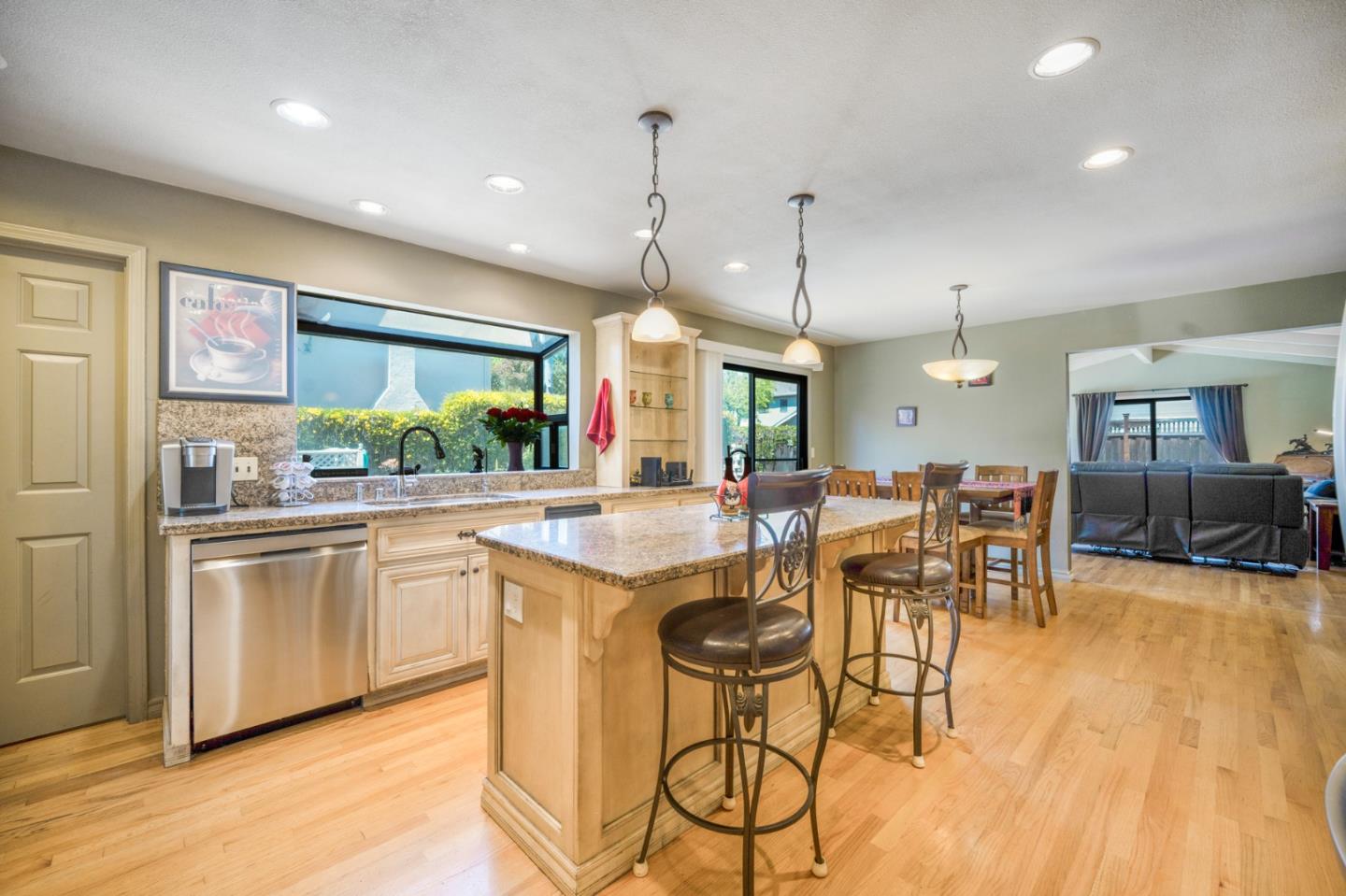 Detail Gallery Image 10 of 35 For 15623 La Tierra Dr, Morgan Hill,  CA 95037 - 4 Beds | 3 Baths