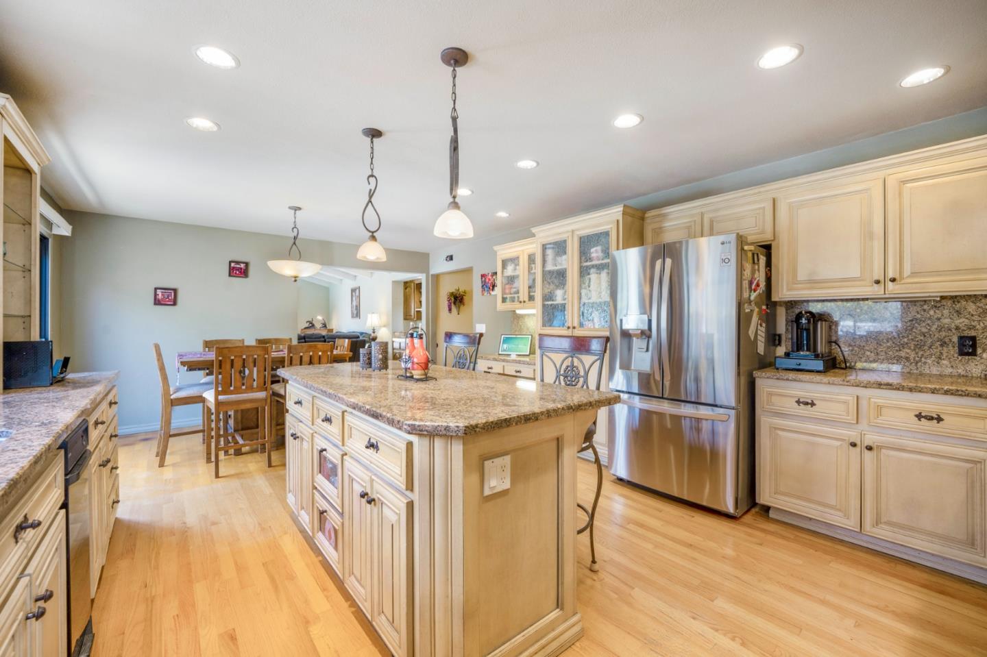 Detail Gallery Image 11 of 35 For 15623 La Tierra Dr, Morgan Hill,  CA 95037 - 4 Beds | 3 Baths