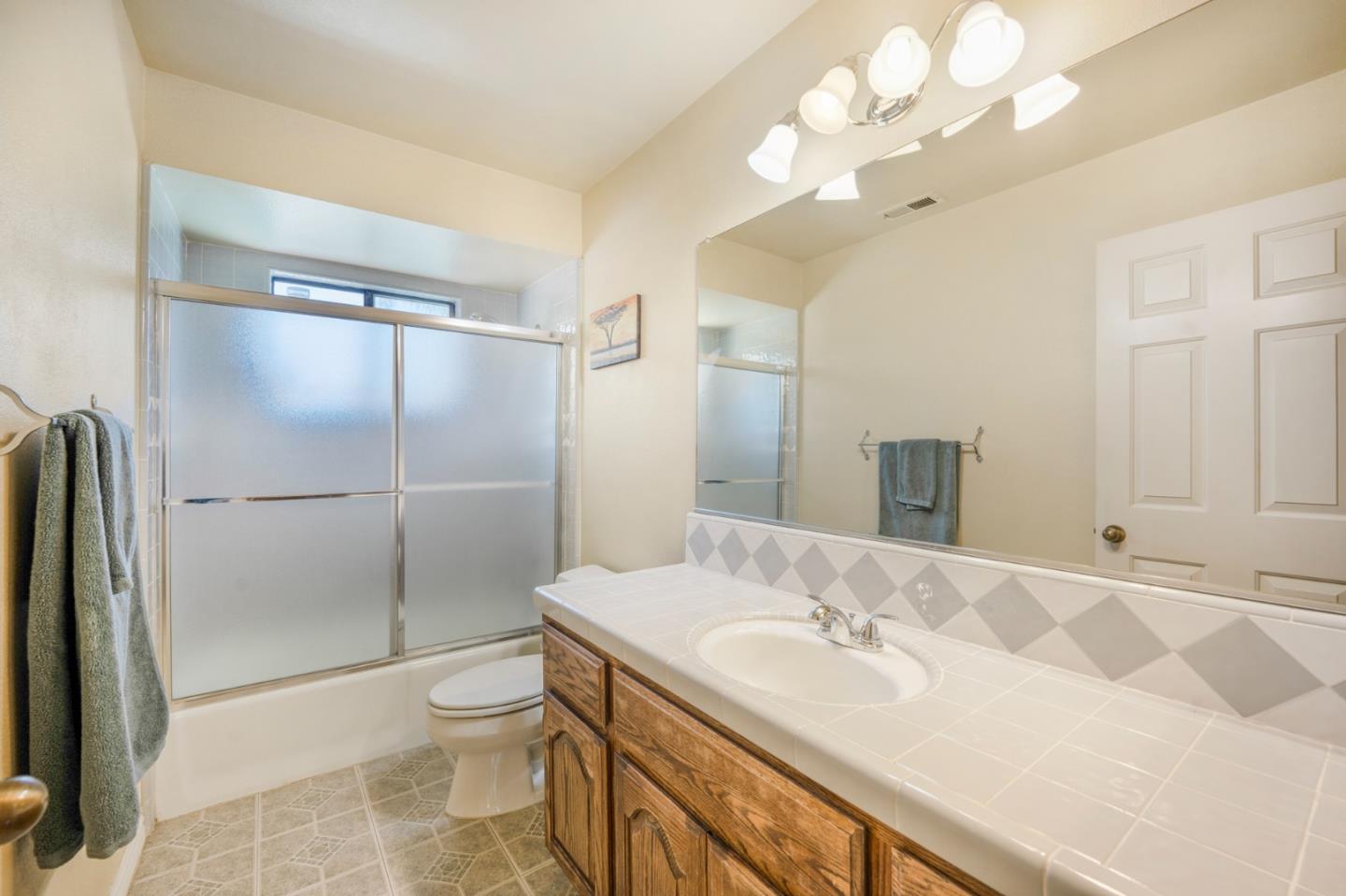 Detail Gallery Image 22 of 35 For 15623 La Tierra Dr, Morgan Hill,  CA 95037 - 4 Beds | 3 Baths