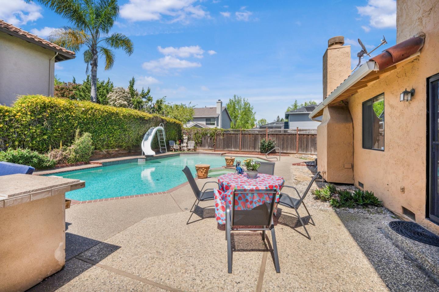 Detail Gallery Image 28 of 35 For 15623 La Tierra Dr, Morgan Hill,  CA 95037 - 4 Beds | 3 Baths
