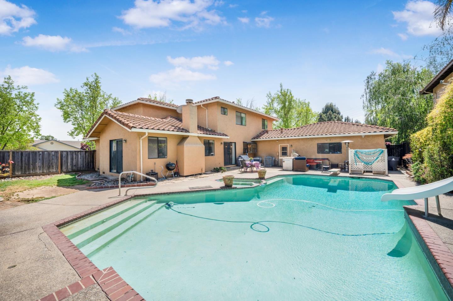 Detail Gallery Image 31 of 35 For 15623 La Tierra Dr, Morgan Hill,  CA 95037 - 4 Beds | 3 Baths