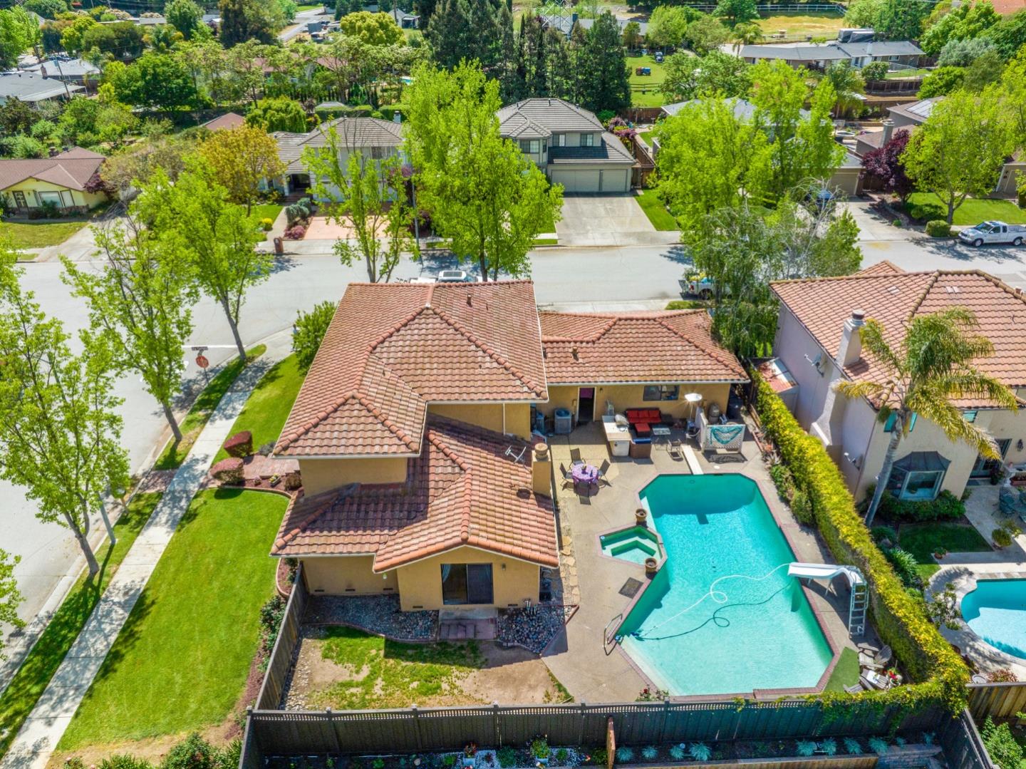 Detail Gallery Image 34 of 35 For 15623 La Tierra Dr, Morgan Hill,  CA 95037 - 4 Beds | 3 Baths