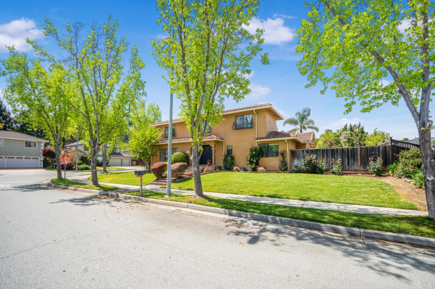 Detail Gallery Image 4 of 35 For 15623 La Tierra Dr, Morgan Hill,  CA 95037 - 4 Beds | 3 Baths