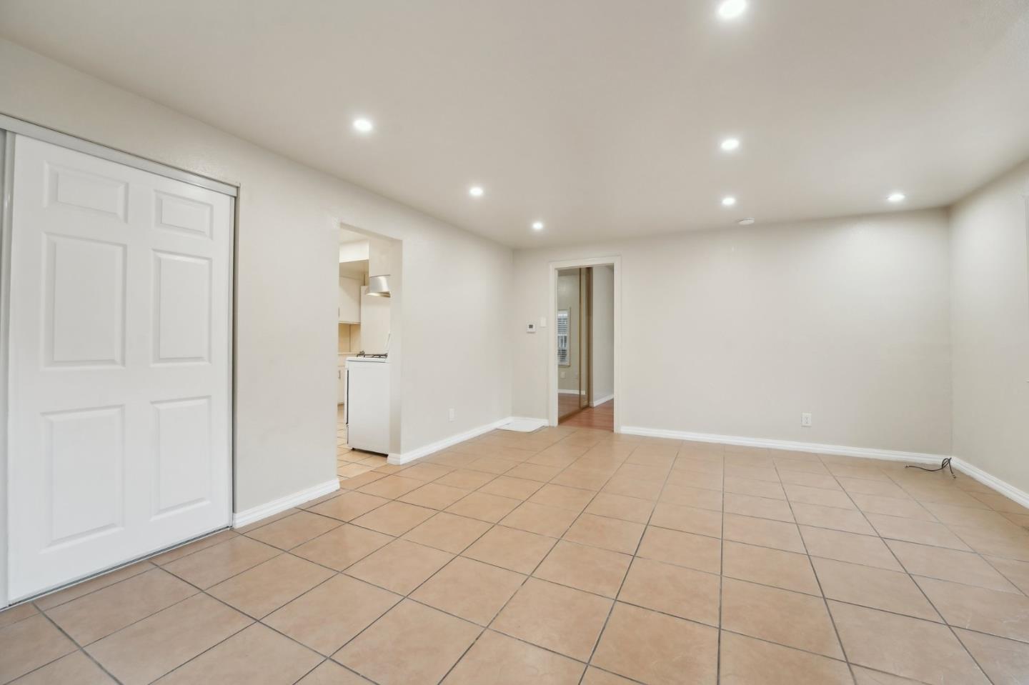 Detail Gallery Image 3 of 83 For 295 N 16th St, San Jose,  CA 95112 - 4 Beds | 2 Baths