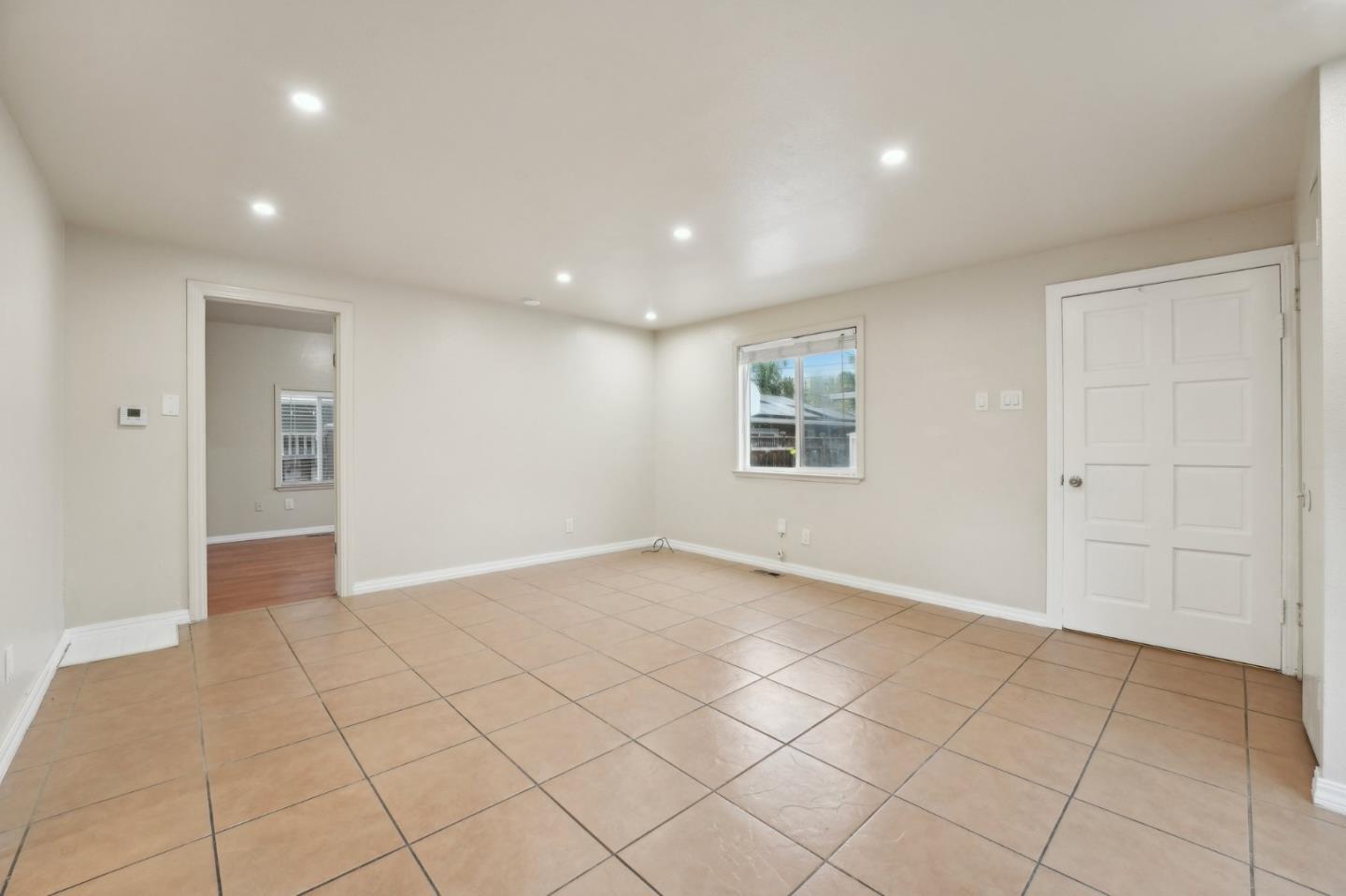 Detail Gallery Image 4 of 83 For 295 N 16th St, San Jose,  CA 95112 - 4 Beds | 2 Baths