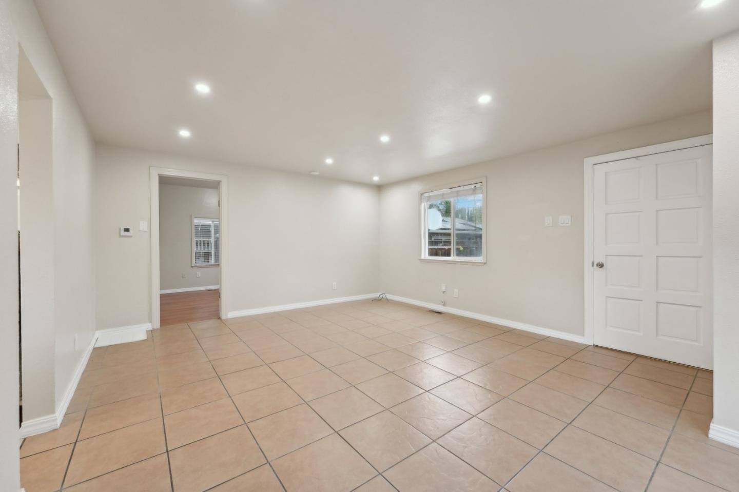Detail Gallery Image 5 of 83 For 295 N 16th St, San Jose,  CA 95112 - 4 Beds | 2 Baths