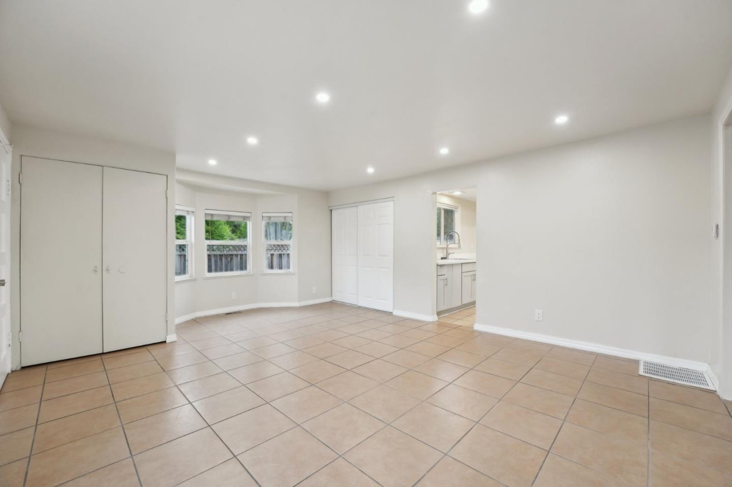 Detail Gallery Image 8 of 83 For 295 N 16th St, San Jose,  CA 95112 - 4 Beds | 2 Baths