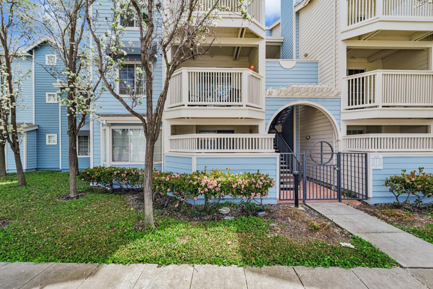 Detail Gallery Image 2 of 34 For 601 Arcadia Ter #205,  Sunnyvale,  CA 94085 - 2 Beds | 2 Baths