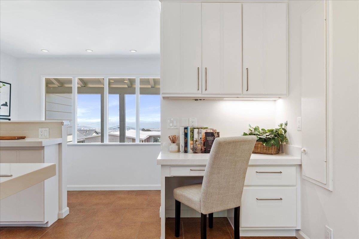 Detail Gallery Image 11 of 30 For 1049 Crestview Dr, Millbrae,  CA 94030 - 4 Beds | 3 Baths
