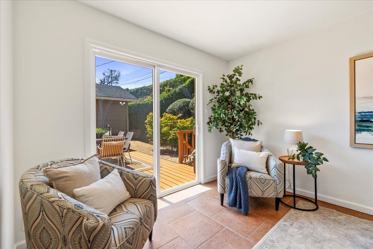 Detail Gallery Image 14 of 30 For 1049 Crestview Dr, Millbrae,  CA 94030 - 4 Beds | 3 Baths