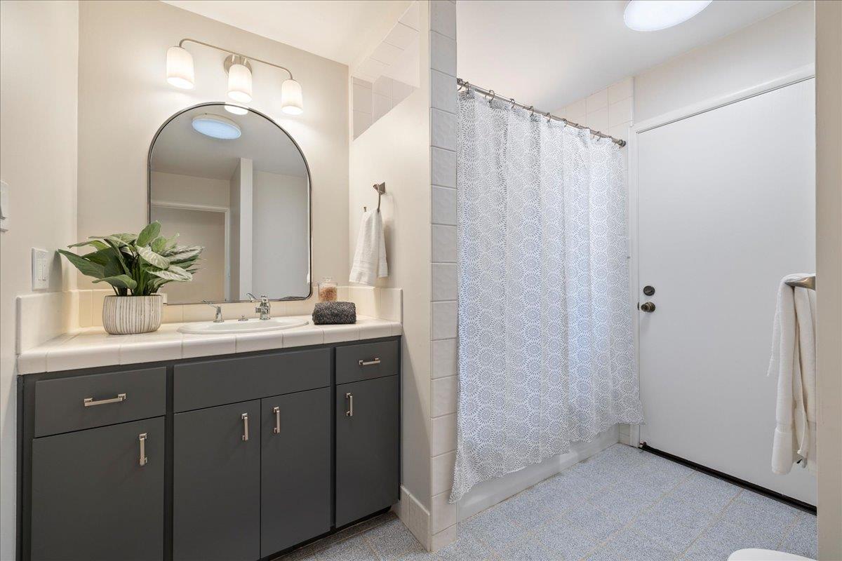 Detail Gallery Image 17 of 30 For 1049 Crestview Dr, Millbrae,  CA 94030 - 4 Beds | 3 Baths