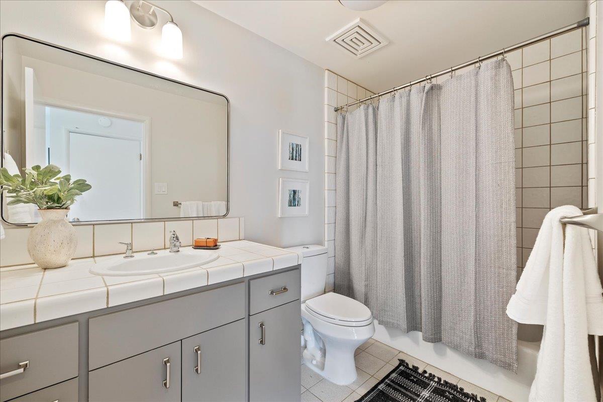 Detail Gallery Image 19 of 30 For 1049 Crestview Dr, Millbrae,  CA 94030 - 4 Beds | 3 Baths