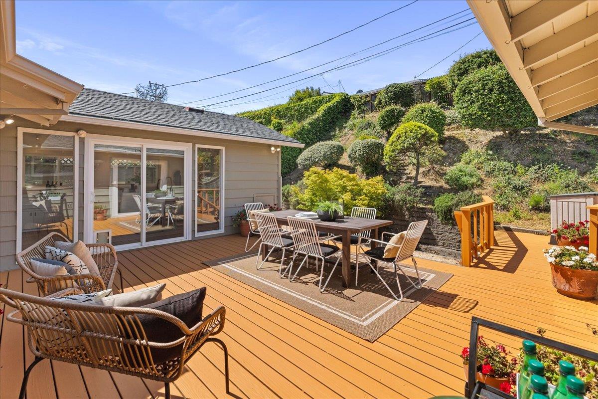 Detail Gallery Image 28 of 30 For 1049 Crestview Dr, Millbrae,  CA 94030 - 4 Beds | 3 Baths
