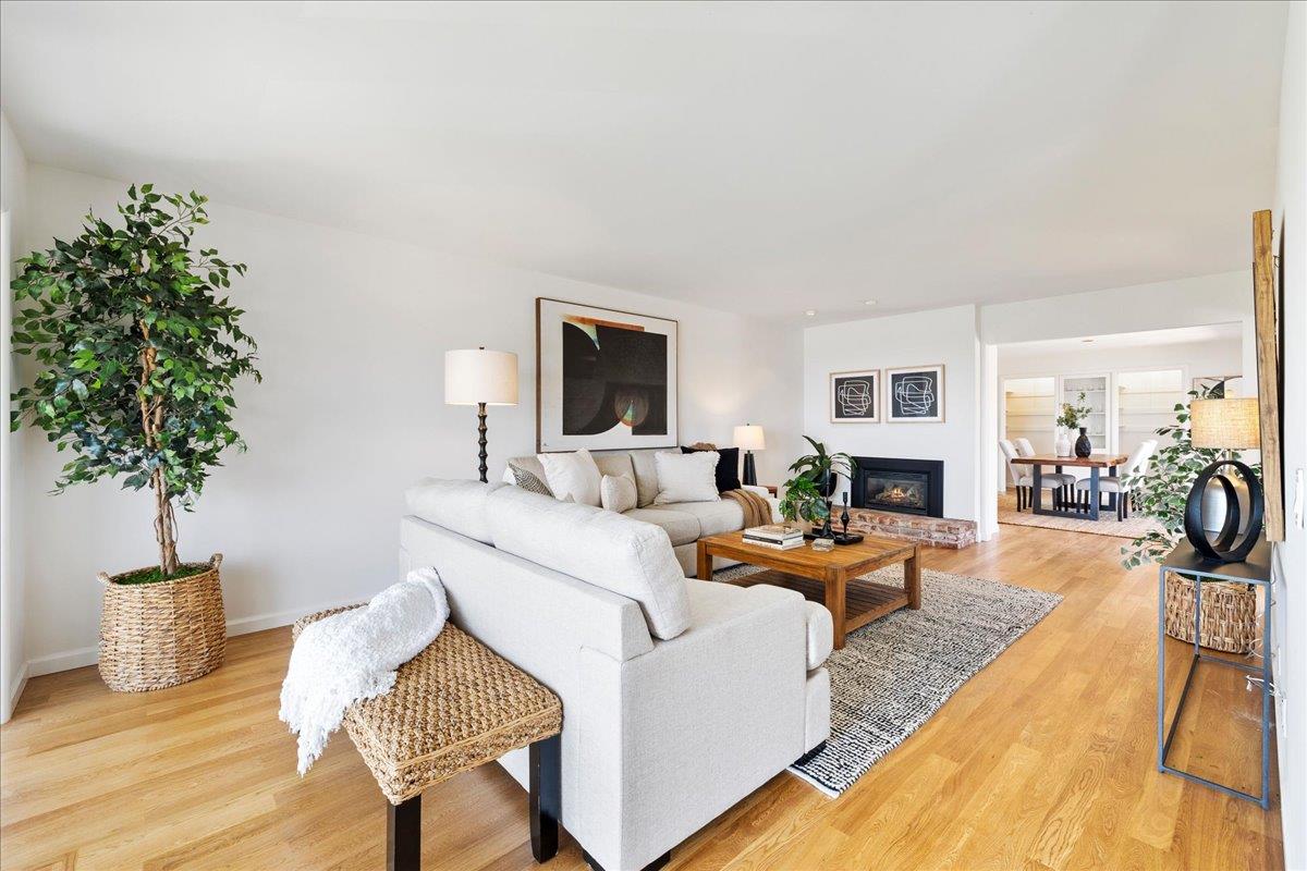 Detail Gallery Image 3 of 30 For 1049 Crestview Dr, Millbrae,  CA 94030 - 4 Beds | 3 Baths