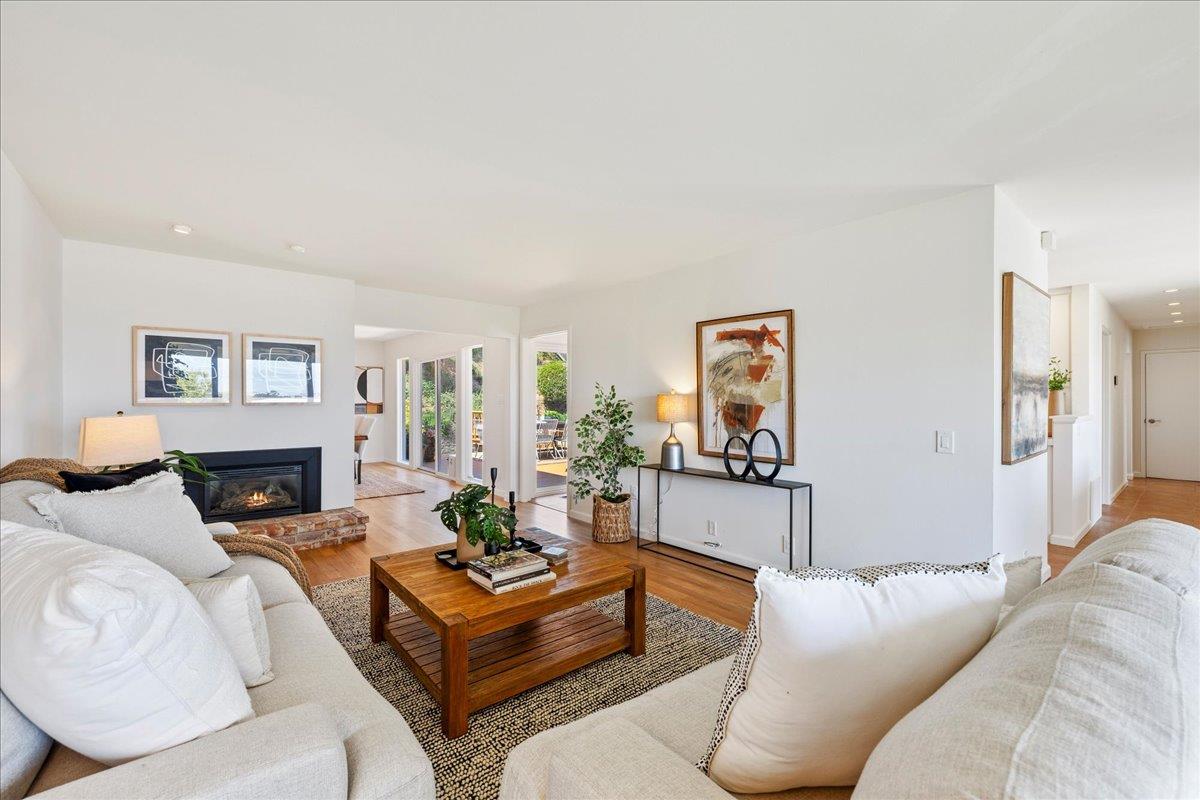 Detail Gallery Image 4 of 30 For 1049 Crestview Dr, Millbrae,  CA 94030 - 4 Beds | 3 Baths