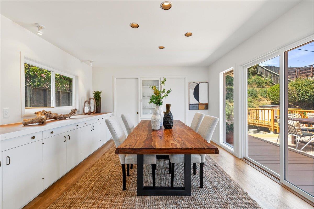 Detail Gallery Image 8 of 30 For 1049 Crestview Dr, Millbrae,  CA 94030 - 4 Beds | 3 Baths