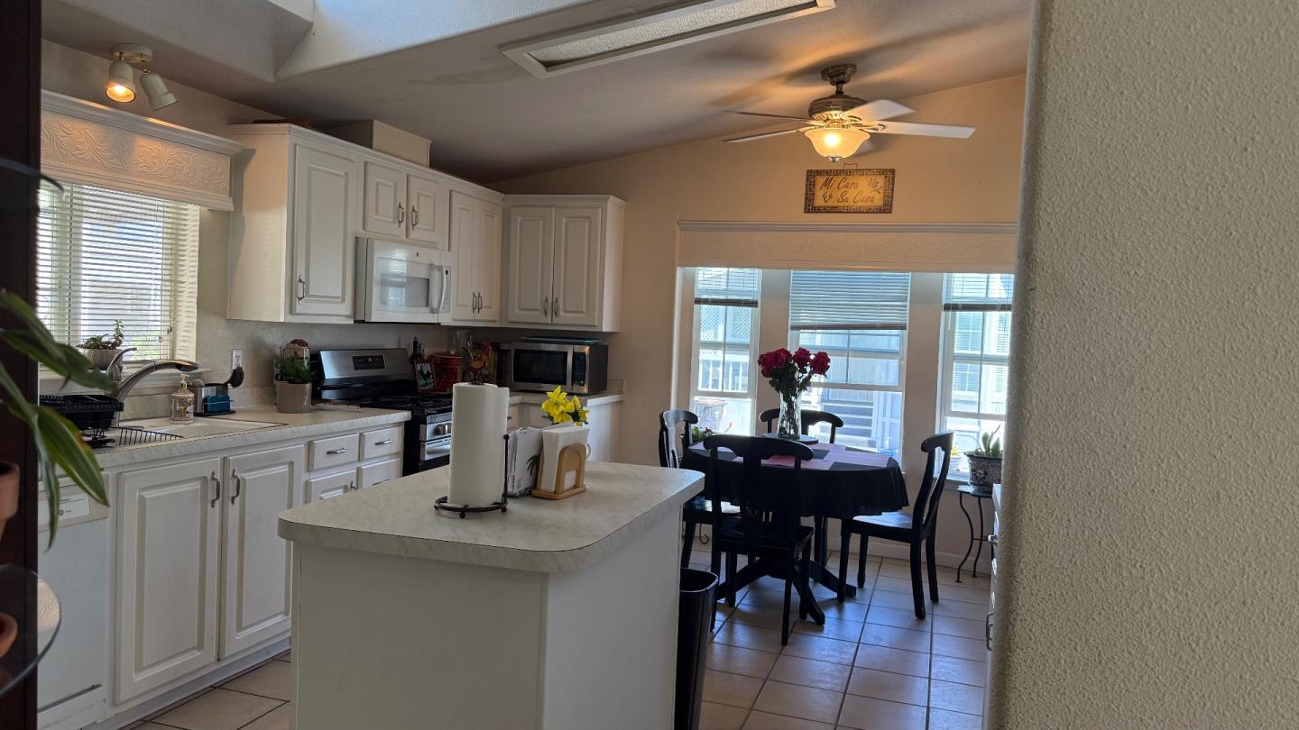 Detail Gallery Image 15 of 20 For 1085 Tasman Dr #483,  Sunnyvale,  CA 94089 - 3 Beds | 2 Baths