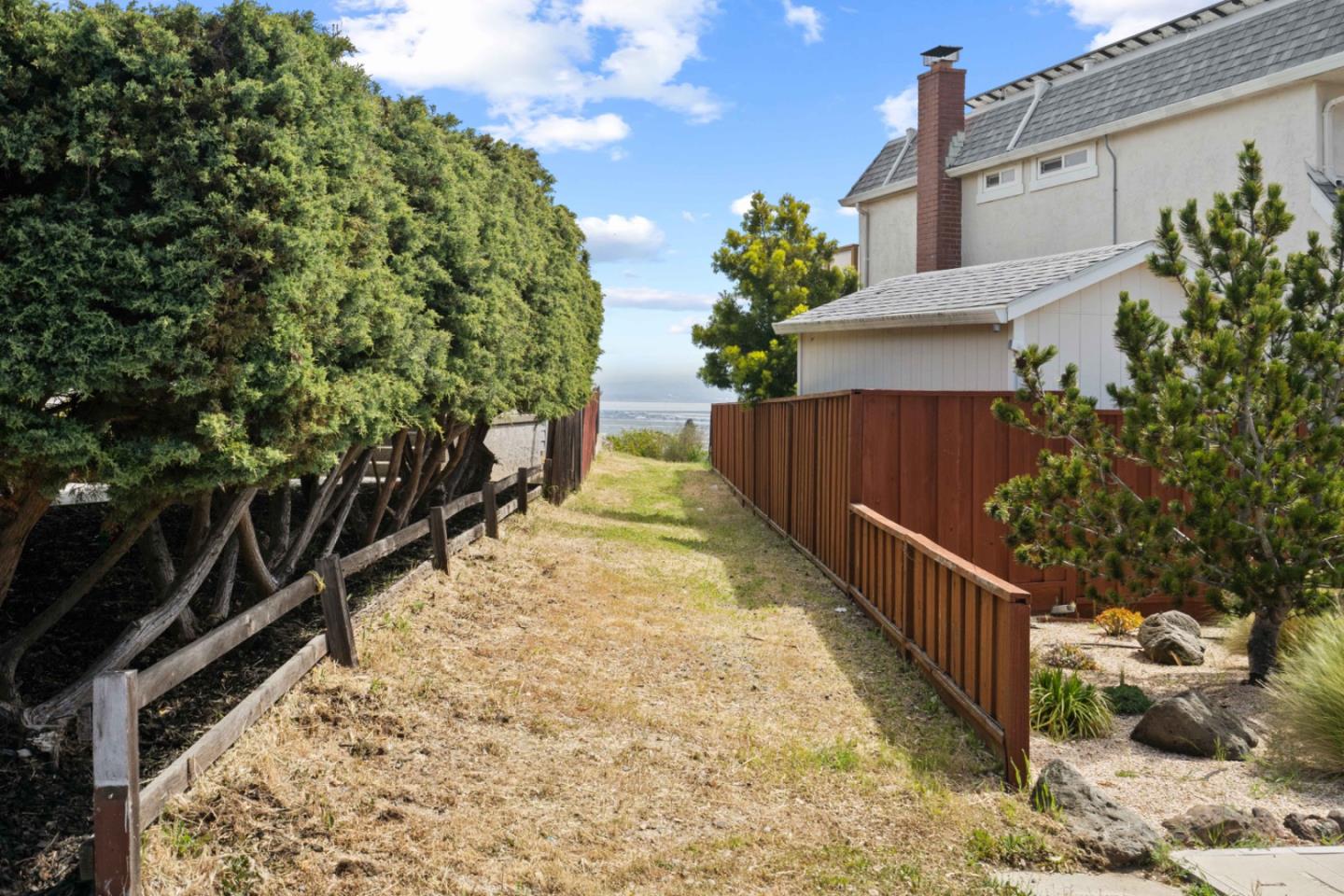 Detail Gallery Image 14 of 50 For 2617 Hastings Dr, Belmont,  CA 94002 - 3 Beds | 2 Baths